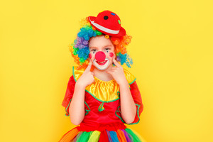 Lustiges Clown-Mädchen