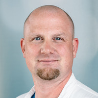 Porträt Dr. med. Jan Oehler, Oberarzt Klinik für Anästhesiologie und Intensivmedizin, varisano Klinikum Frankfurt Höchst