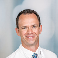 Porträt Prof. Dr. med. Joachim Rom, Chefarzt Klinik für Gynäkologie und Geburtshilfe, varisano Klinikum Frankfurt Höchst