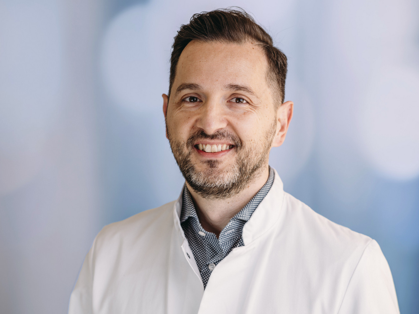 Portrait PD Dr. med. Boris Rudic, Sektionsleiter Elektrophysiologie, varisano Klinikum Frankfurt Höchst