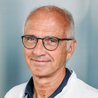 Porträt PD Dr. med. Lothar Schrod, Leiter Kindergastroenterologie, Klinik für Kinder- und Jugendmedizin, varisano Klinikum Frankfurt Höchst