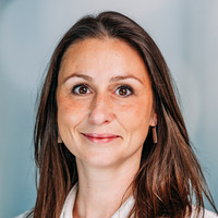 Porträtbild Birte Dierig, Oberärztin der Klinik für Allgemein-, Viszeral-, Gefäß- und Thoraxchirurgie, varisano Klinikum Frankfurt Höchst