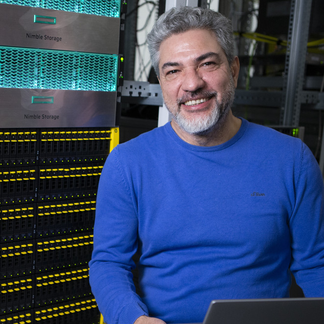 Ali Ayhan, Mitarbeiter IT