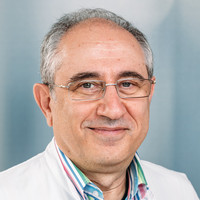 Porträt Dr. med. Rami Masri-Zada, Leitender Oberarzt Innere Medizin 2 (Gastroenterologie und interventionelle Endoskopie), Klinikum Frankfurt Höchst