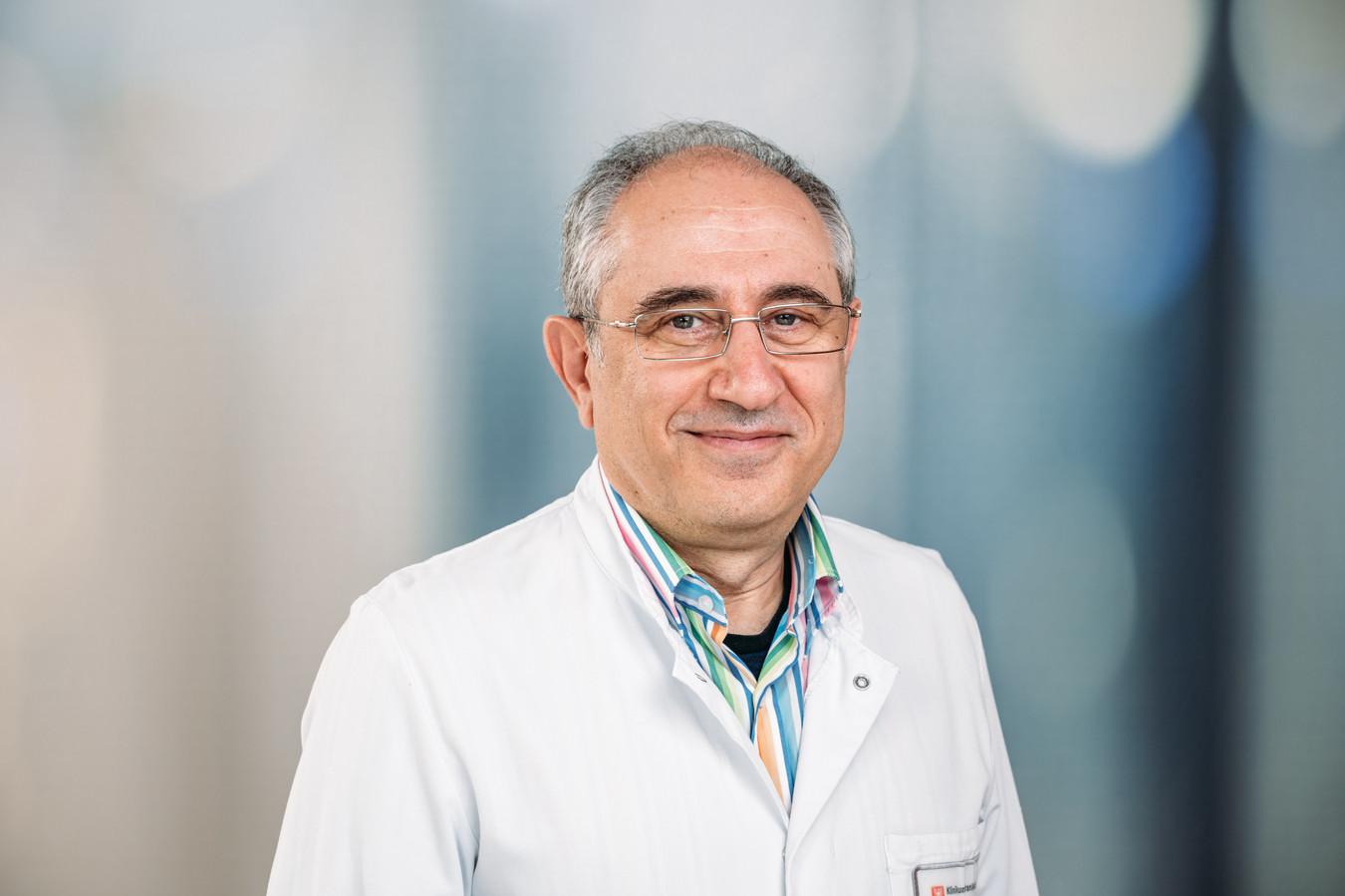 Porträt Dr. med. Rami Masri-Zada, Leitender Oberarzt Klinik für Innere Medizin 2 (Gastroenterologie und interventionelle Endoskopie), varisano Klinikum Frankfurt Höchst
