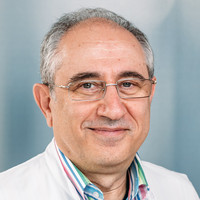 Porträt Dr. med. Rami Masri-Zada, Leitender Oberarzt Klinik für Innere Medizin 2 (Gastroenterologie und interventionelle Endoskopie), varisano Klinikum Frankfurt Höchst