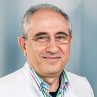 Porträt Dr. med. Rami Masri-Zada, Leitender Oberarzt Klinik für Innere Medizin 2 (Gastroenterologie und interventionelle Endoskopie), varisano Klinikum Frankfurt Höchst