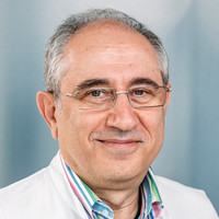 Porträt Dr. med. Rami Masri-Zada, Leitender Oberarzt Innere Medizin 2 (Gastroenterologie und interventionelle Endoskopie), Klinikum Frankfurt Höchst