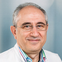 Porträt Dr. med. Rami Masri-Zada, Leitender Oberarzt Klinik für Innere Medizin 2 (Gastroenterologie und interventionelle Endoskopie), varisano Klinikum Frankfurt Höchst