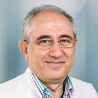 Porträt Dr. med. Rami Masri-Zada, Leitender Oberarzt Innere Medizin 2 (Gastroenterologie und interventionelle Endoskopie), Klinikum Frankfurt Höchst