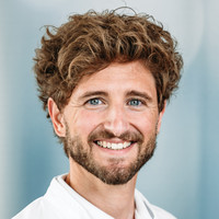 Porträt Dr. med. Christopher Meudt, Chefarzt (im Kollegialsystem) Klinik für Kinder- und Jugendmedizin, varisano Klinikum Frankfurt Höchst