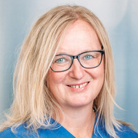 Porträt Katja Stienert-Börner, Atmungstherapeutin, varisano Klinikum Frankfurt Höchst