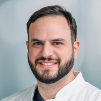 Porträt Dr. med. Aram Temelci, Oberarzt Nephrologie, varisano Klinikum Frankfurt Höchst