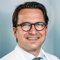 Porträt Prof. Dr. med. Ulrich Hink, Chefarzt Klinik für Innere Medizin 1 (Kardiologie), varisano Klinikum Frankfurt Höchst