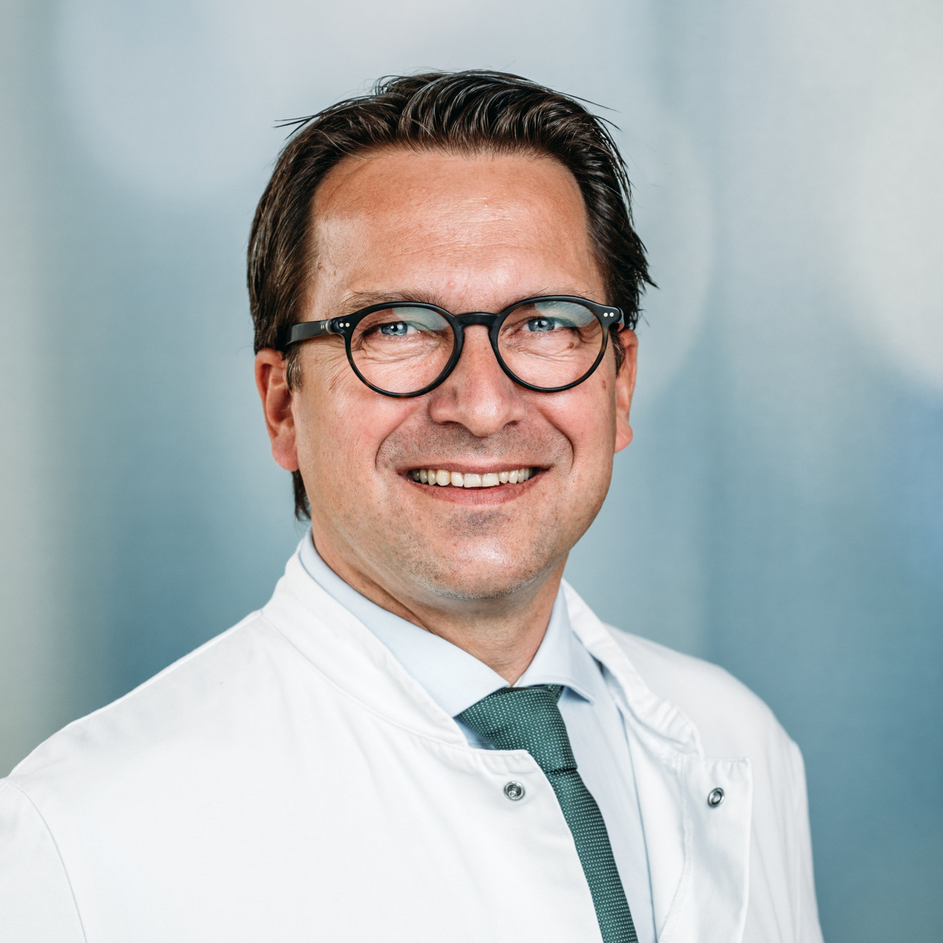 Porträt Prof. Dr. med. Ulrich Hink, Chefarzt Klinik für Innere Medizin 1 (Kardiologie), varisano Klinikum Frankfurt Höchst