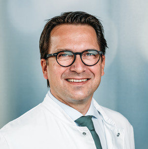 Porträt Prof. Dr. med. Ulrich Hink, Chefarzt Klinik für Innere Medizin 1 (Kardiologie), varisano Klinikum Frankfurt Höchst