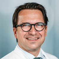 Porträt Prof. Dr. med. Ulrich Hink, Chefarzt Klinik für Innere Medizin 1 (Kardiologie), varisano Klinikum Frankfurt Höchst