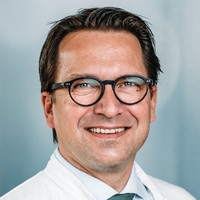 Porträt Prof. Dr. med. Ulrich Hink, Chefarzt Klinik für Innere Medizin 1 (Kardiologie), Klinikum Frankfurt Höchst