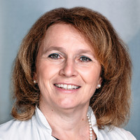 Porträt Dr. med. Annette Junker-Stein, Oberärztin Klinik für Gynäkologie und Geburtshilfe, varisano Klinikum Frankfurt Höchst