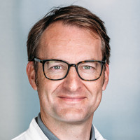 Porträt Dr. med. Daniel Bock, Oberarzt Klinik für Innere Medizin 1 (Kardiologie), varisano Klinikum Frankfurt Höchst