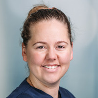 Porträt Kimberley Büttner-Zerzau, Stationsleitung D41, varisano Klinikum Frankfurt Höchst