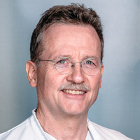 Porträt Dr. med. Walter Philippi, Leitender Oberarzt Klinik für Anästhesiologie und Intensivmedizin, varisano Klinikum Frankfurt Höchst