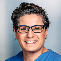 Porträt Elif Dilek, Teamleitung Intensivstation, varisano Klinikum Frankfurt Höchst