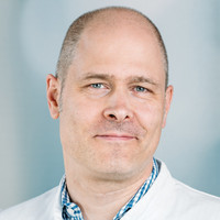 Porträt Prof. Dr. med. Christian Herweh, Leitender Oberarzt Neuroradiologie, Klinikum Frankfurt Höchst
