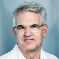 Porträt Dr. med. Oliver Colhoun, Chefarzt (im Kollegialsystem) Institut für Laboratoriumsmedizin, varisano Klinikum Frankfurt Höchst