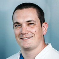 Porträt Dr. med. Pius Dörr, Leitender Oberarzt Klinik für Radiologie, Neuroradiologie und Nuklearmedizin, varisano Klinikum Frankfurt Höchst