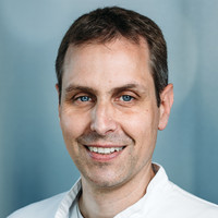 Porträt Dr. med. Bernd Wagner, Oberarzt Klinik für Innere Medizin 2 (Gastroenterologie und interventionelle Endoskopie), varisano Klinikum Frankfurt Höchst