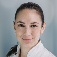 Portrait Dr. med. Sarah Metzger, Oberärztin der Klinik für Radiologie, Neuroradiologie und Nuklearmedizin, varisano Klinikum Frankfurt Höchst