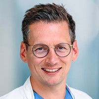 Porträt Matthias Reger, Oberarzt Klinik für Kinder- und Jugendmedizin, varisano Klinikum Frankfurt Höchst