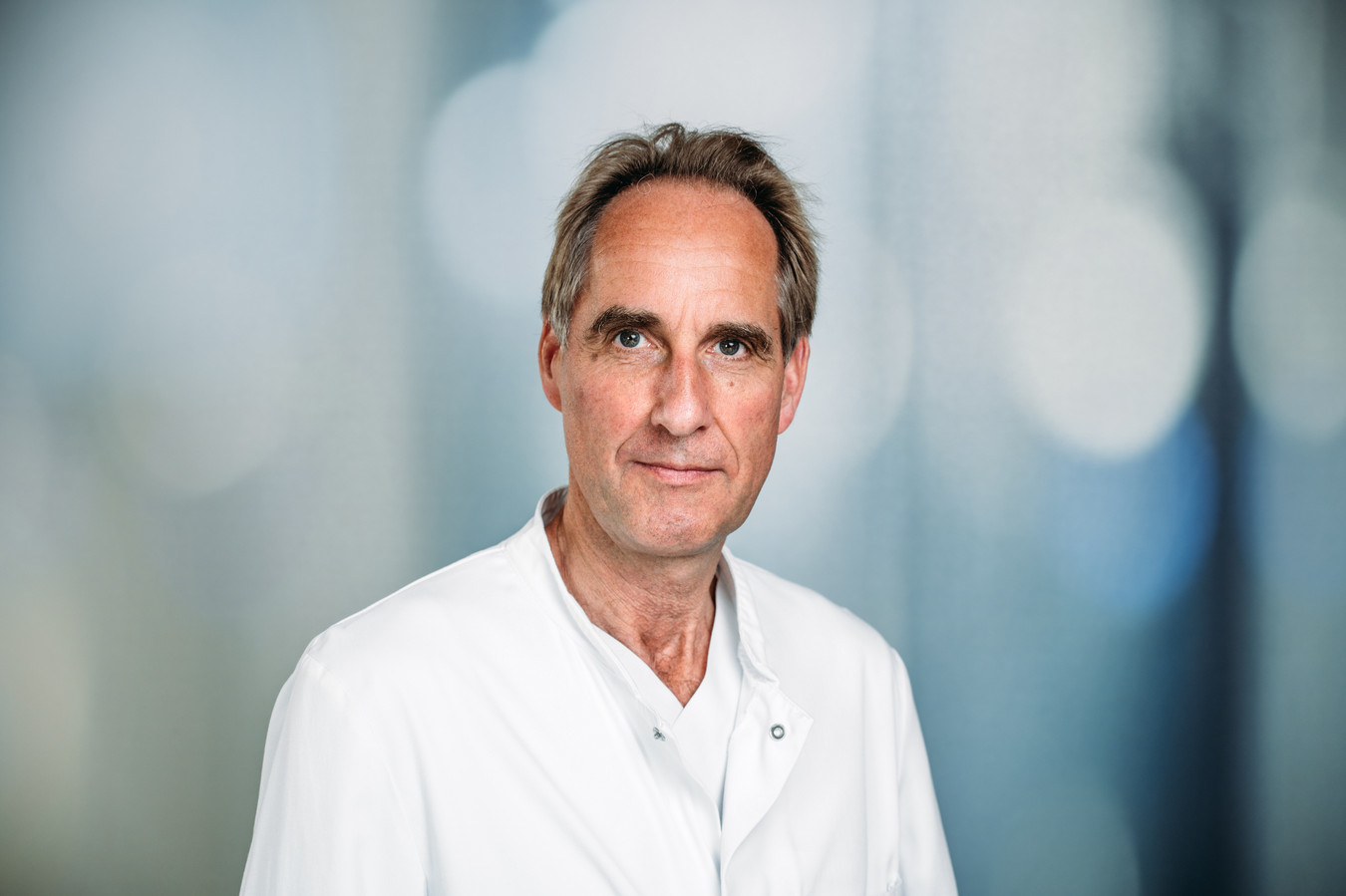 Porträt des freundlich lächelnden Prof. Steiner