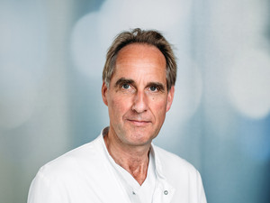 Porträt Prof. Dr. med. Thorsten Steiner, Chefarzt Klinik für Neurologie, varisano Klinikum Frankfurt Höchst