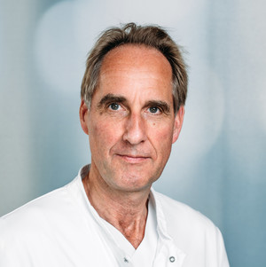 Porträt Prof. Dr. med. Thorsten Steiner, Chefarzt Klinik für Neurologie, varisano Klinikum Frankfurt Höchst