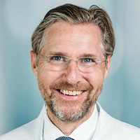 Porträt Prof. Dr. med. Matthias Schwarzbach, Chefarzt Klinik für Allgemein-, Viszeral-, Gefäß- und Thoraxchirurgie, varisano Klinikum Frankfurt Höchst