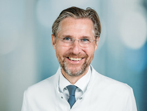 Porträt Prof. Dr. med. Matthias Schwarzbach, Chefarzt Klinik für Allgemein-, Viszeral-, Gefäß- und Thoraxchirurgie, varisano Klinikum Frankfurt Höchst