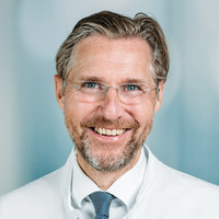 Porträt Prof. Dr. med. Matthias Schwarzbach, Chefarzt Klinik für Allgemein-, Viszeral-, Gefäß- und Thoraxchirurgie, varisano Klinikum Frankfurt Höchst