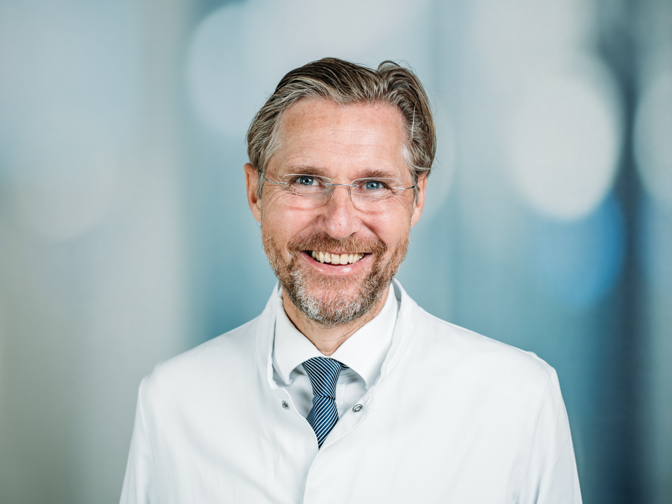 Porträt Prof. Dr. med. Matthias Schwarzbach, Chefarzt Klinik für Allgemein-, Viszeral-, Gefäß- und Thoraxchirurgie, varisano Klinikum Frankfurt Höchst