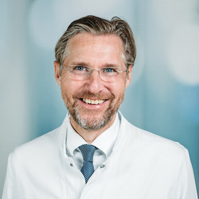 Porträt Prof. Dr. med. Matthias Schwarzbach, Chefarzt Klinik für Allgemein-, Viszeral-, Gefäß- und Thoraxchirurgie, varisano Klinikum Frankfurt Höchst
