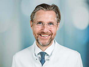 Porträt Prof. Dr. med. Matthias Schwarzbach, Chefarzt Klinik für Allgemein-, Viszeral-, Gefäß- und Thoraxchirurgie, varisano Klinikum Frankfurt Höchst