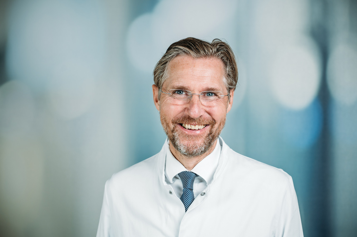 Porträt Prof. Dr. med. Matthias Schwarzbach, Chefarzt Klinik für Allgemein-, Viszeral-, Gefäß- und Thoraxchirurgie, varisano Klinikum Frankfurt Höchst