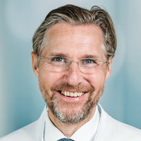 Porträt Prof. Dr. med. Matthias Schwarzbach, Chefarzt Klinik für Allgemein-, Viszeral-, Gefäß- und Thoraxchirurgie, varisano Klinikum Frankfurt Höchst