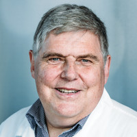 Porträt Prof. Dr. med. Hans-Günther Derigs, Chefarzt Klinik für Innere Medizin 3 (Onkologie), varisano Klinikum Frankfurt Höchst