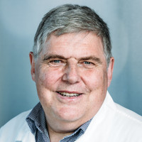 Porträt Prof. Dr. med. Hans-Günther Derigs, Chefarzt Klinik für Innere Medizin 3 (Onkologie), varisano Klinikum Frankfurt Höchst