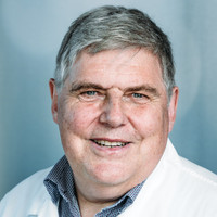 Porträt Prof. Dr. med. Hans-Günther Derigs, Chefarzt Innere Medizin 3 (Onkologie), Klinikum Frankfurt Höchst