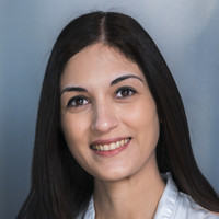 Portrait Dr. med. Farnoush Matzke, Oberärztin Klinik für Neurologie, varisano Klinikum Frankfurt Höchst