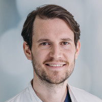 Portrait Dr. med. Victor Göldner, Oberarzt Radiologie, Neuroradiologie, Nuklearmedizin, varisano Klinikum Frankfurt Höchst