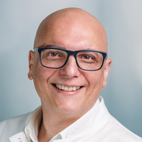 Porträt Dr. med. Gerasimos Varelis, Chefarzt varisano LungenZentrum, varisano Kliniken Frankfurt-Main-Taunus